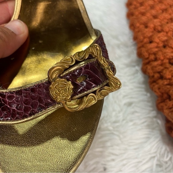 Guess gold colored maroon snakeskin buckle open toe stilettos heels 8 - Picture 2 of 9